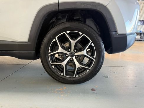 Used 2025 Jeep Compass Limited AWD/4WD image 10