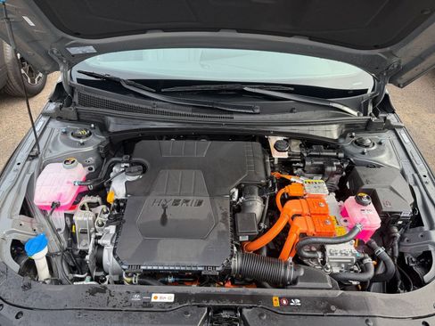 Used 2025 Hyundai Elantra Limited image 34