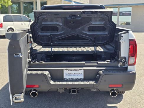 New 2026 Honda Ridgeline Black Edition image 9