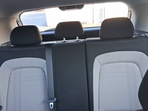 Used 2023 Hyundai Venue SEL FWD image 12
