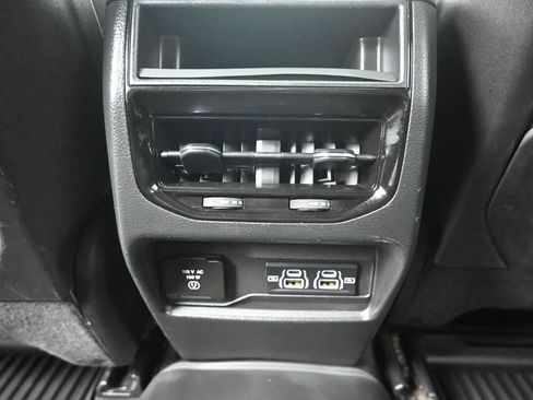 Used 2025 Jeep Grand Cherokee 4WD image 34