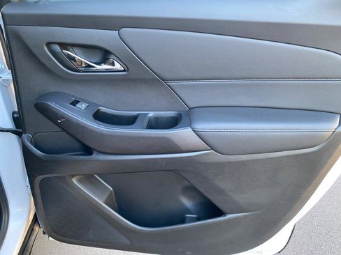 Used 2023 Chevrolet Traverse LT image 39