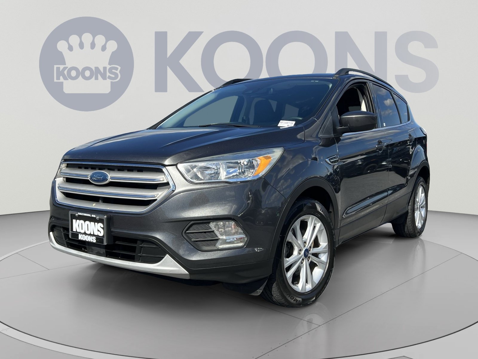 Used 2018 Ford Escape SE w/ Ford Safe & Smart Package FWD image 1