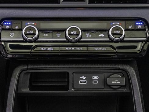 Used 2025 Honda Pilot Black Edition image 31