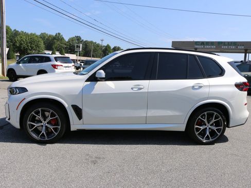 Used 2024 BMW X5 sDrive40i w/ M Sport Package RWD image 2