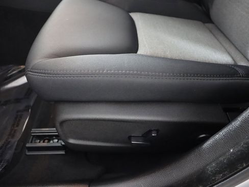 Used 2023 Chrysler 300 Touring w/ Sport Appearance Package image 27