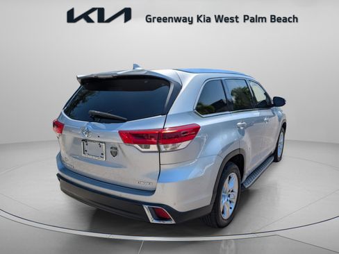 Used 2017 Toyota Highlander Limited image 8