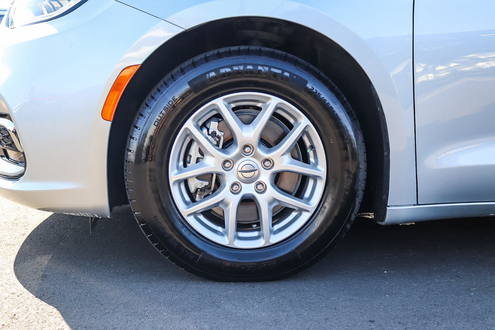 Used 2024 Chrysler Pacifica Touring-L FWD image 10