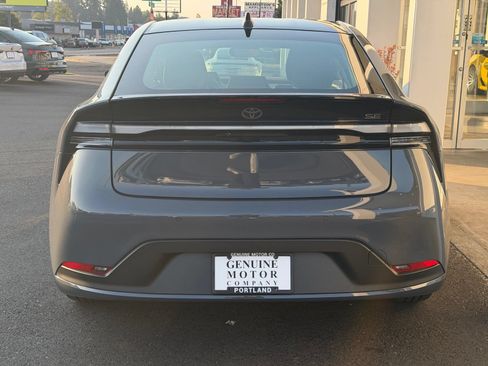 Used 2024 Toyota Prius Prime FWD image 4