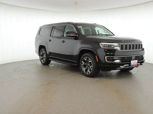 New 2024 Jeep Wagoneer L Series III w/ HD Trailer Tow Package image 28