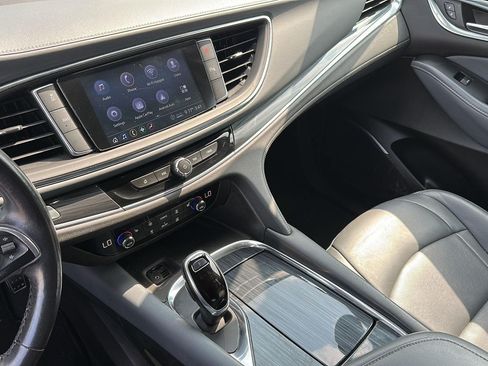 Used 2021 Buick Enclave Essence AWD/4WD image 16