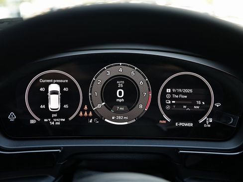 New 2026 Porsche Cayenne Turbo image 34