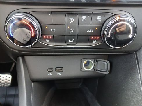Used 2025 Buick Encore GX Preferred w/ Comfort Package AWD/4WD image 37