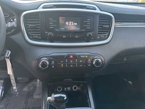 Used 2017 Kia Sorento LX image 15