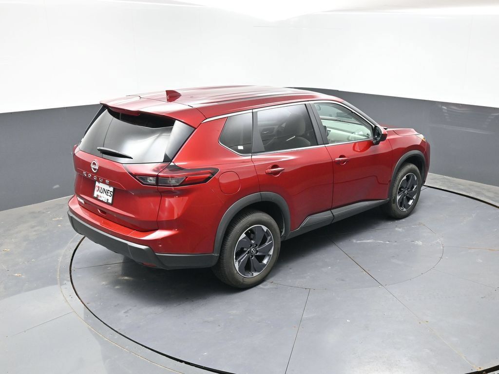 Used 2025 Nissan Rogue SV FWD image 31