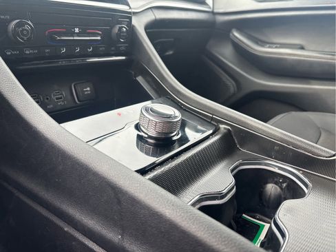 Used 2024 Jeep Grand Cherokee Laredo image 14