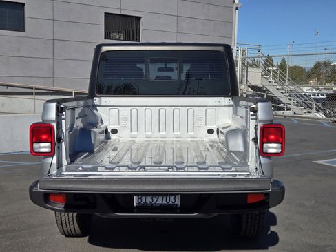 Certified 2023 Jeep Gladiator Sport image 28