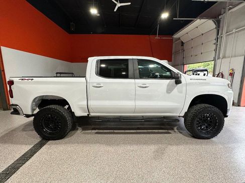 Used 2019 Chevrolet Silverado 1500 LT image 2