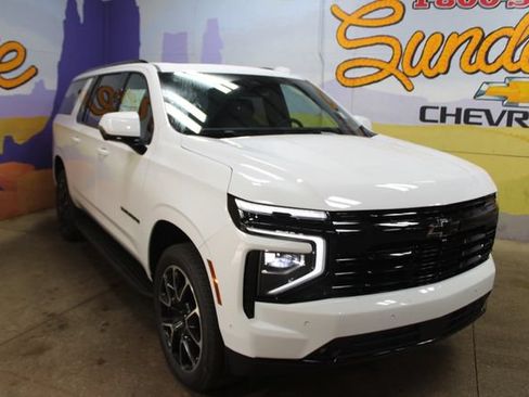 New 2026 Chevrolet Suburban RST w/ Comfort Package AWD/4WD image 2