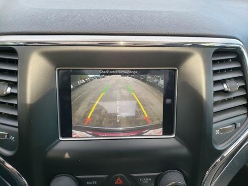 Used 2018 Jeep Grand Cherokee Limited AWD/4WD image 24