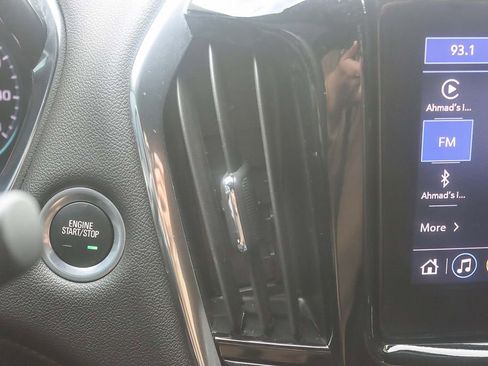 Used 2023 Chevrolet Traverse RS image 31