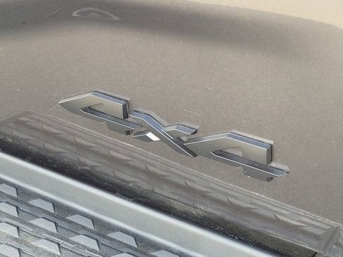 New 2025 RAM 2500 Laramie AWD/4WD image 24