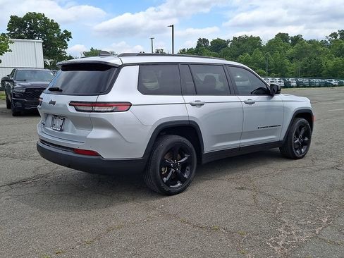 Used 2022 Jeep Grand Cherokee L Laredo AWD/4WD image 9