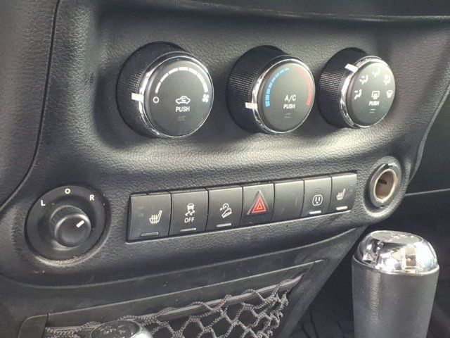 Used 2016 Jeep Wrangler Unlimited Sahara AWD/4WD image 13