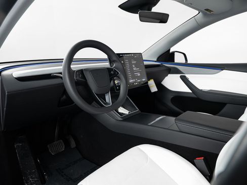 Used 2026 Tesla Model Y AWD image 12