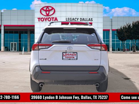 Used 2025 Toyota RAV4 XLE image 8