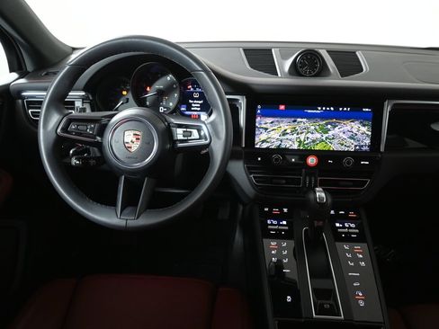 Used 2026 Porsche Macan AWD/4WD image 17