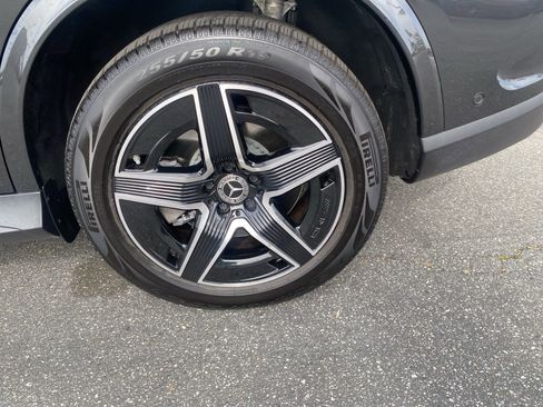 Used 2025 Mercedes-Benz GLC 350e 4MATIC image 5