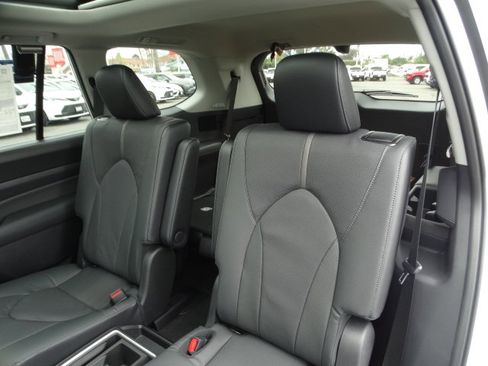 New 2026 Toyota Grand Highlander Platinum AWD/4WD image 12