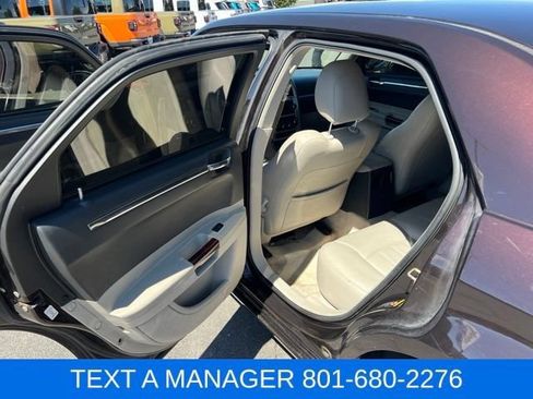 Used 2005 Chrysler 300 C w/ Protection Group II RWD image 28