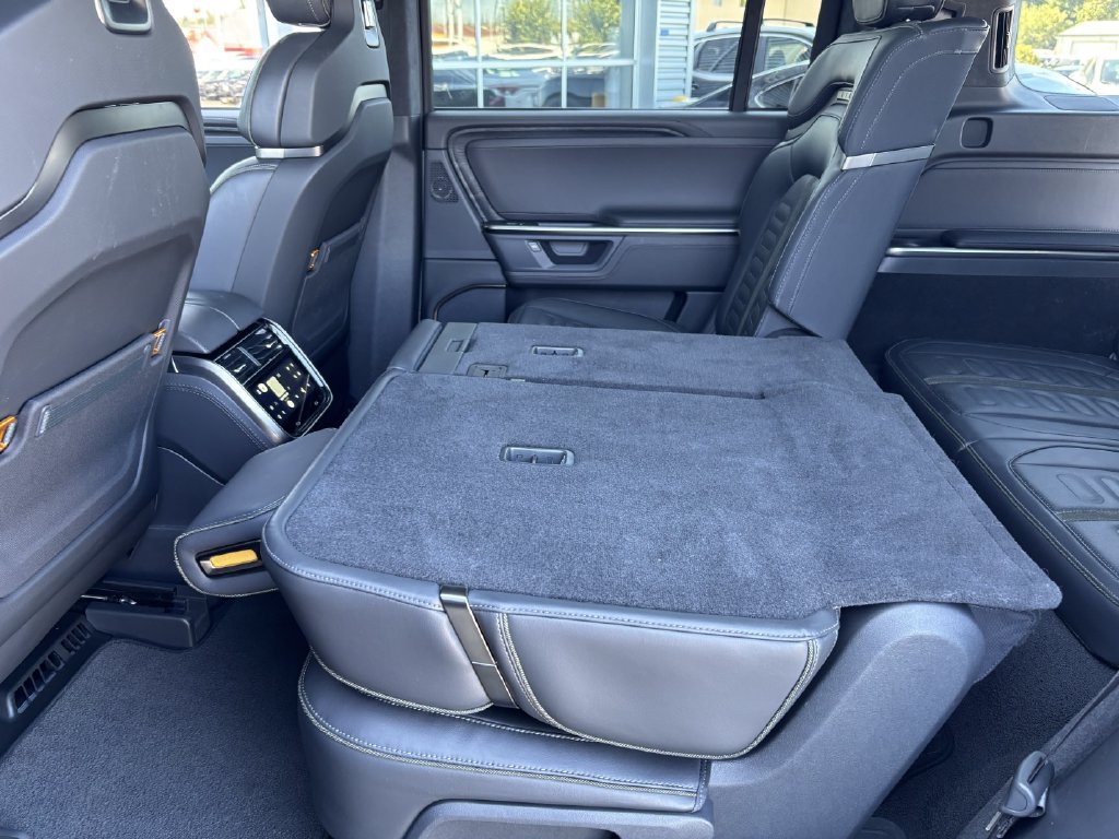 Used 2025 Rivian R1S Adventure Dual AWD/4WD image 23