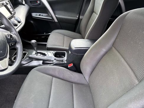Used 2016 Toyota RAV4 LE image 18