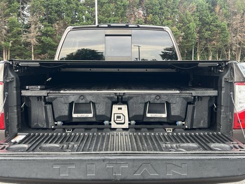 Used 2018 Nissan Titan SL w/ Chrome Package RWD image 22