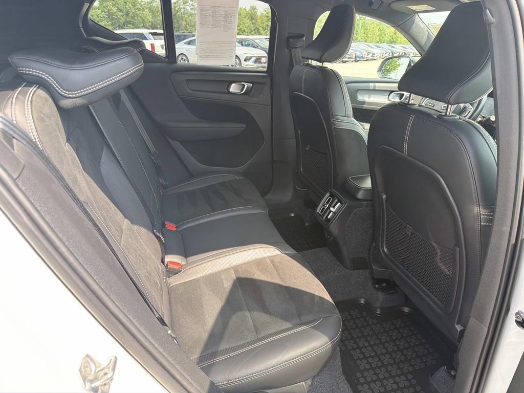 Used 2020 Volvo XC40 T5 R-Design w/ Protection Package Premier AWD/4WD image 25