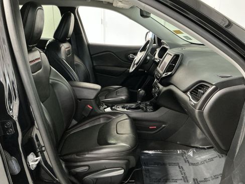 Used 2021 Jeep Cherokee Trailhawk w/ Sun, Sound & Nav Group AWD/4WD image 28