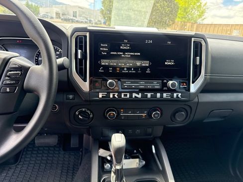 Used 2025 Nissan Frontier SV AWD/4WD image 18