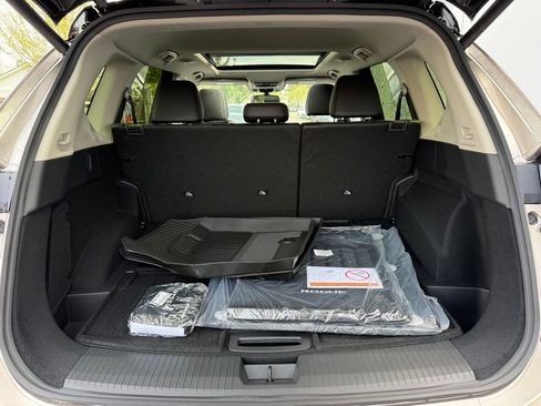 New 2026 Nissan Rogue Platinum image 9