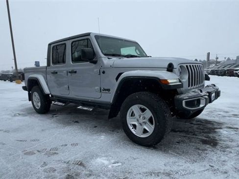 Used 2022 Jeep Gladiator Sport image 2