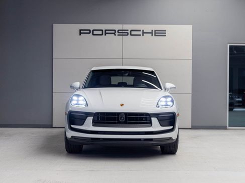 Certified 2026 Porsche Macan AWD/4WD image 10