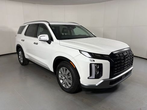 Used 2025 Hyundai Palisade SEL FWD image 2