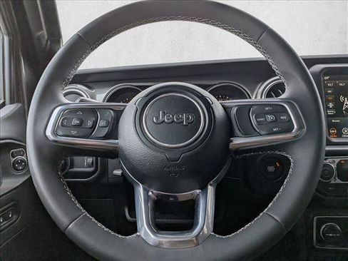 Used 2023 Jeep Gladiator Overland AWD/4WD image 15