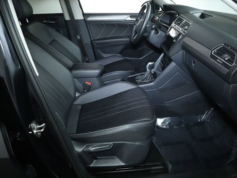 Used 2024 Volkswagen Tiguan SE image 36