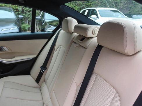 Used 2023 BMW 330i Sedan w/ Convenience Package RWD image 18
