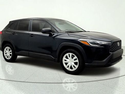 Used 2025 Toyota Corolla Cross L FWD image 3