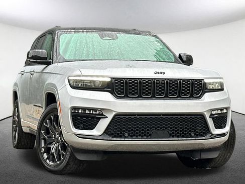 Used 2025 Jeep Grand Cherokee Summit w/ Obsidian Package AWD/4WD image 2