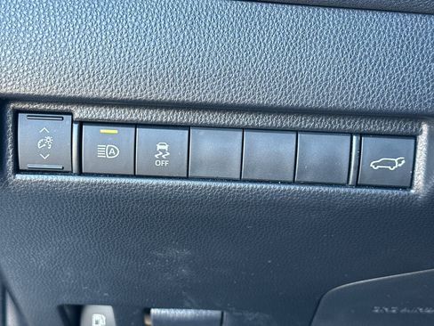 Used 2022 Toyota Venza LE image 42